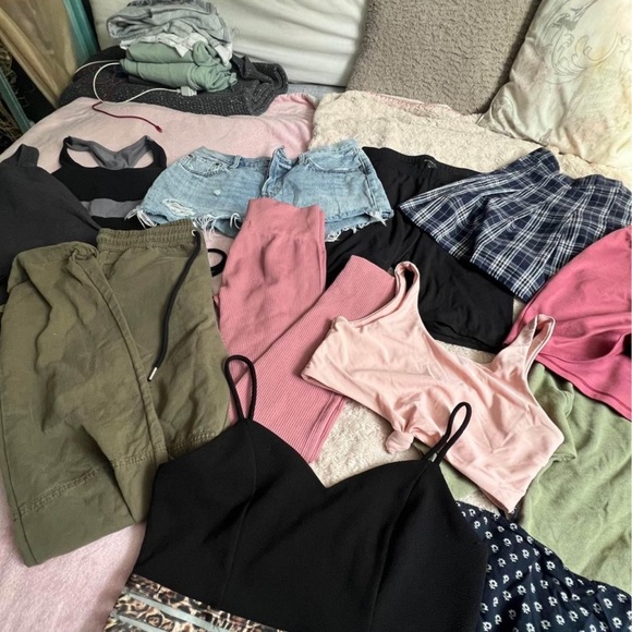 Clothes - Picture 3 of 6